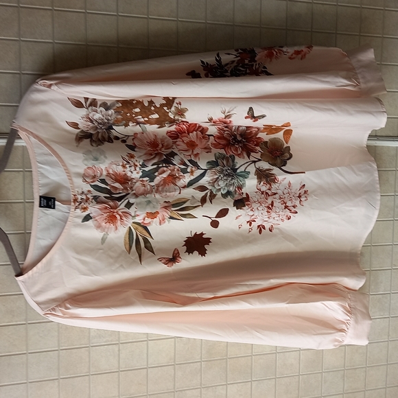 Shein curve Floral blouse - Picture 1 of 4